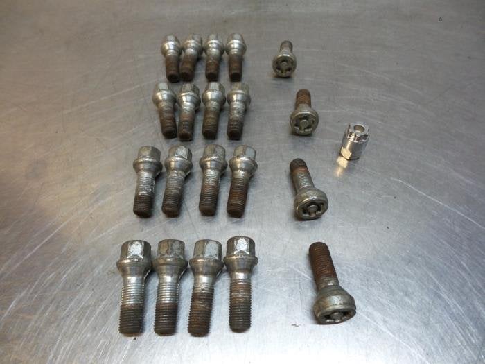 Kit boulons de roue d'un Audi A3 (A3 96-), -, 3 mois de garantie, Utilisé, -