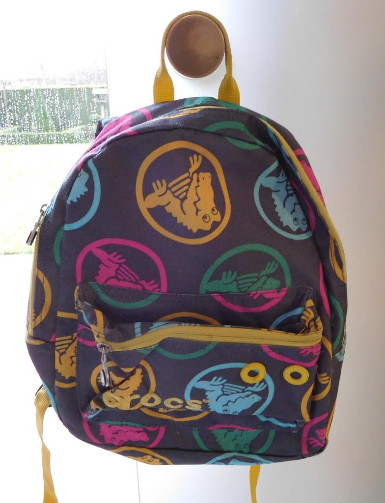 schooltasje "crocs", Gebruikt, Rugtas, Ophalen of Verzenden, Minder dan 30 cm
