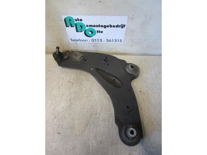 Bras de suspension avant gauche d'un Opel Vivaro (Vivaro 01-, -, Opel, 3 mois de garantie, Utilisé