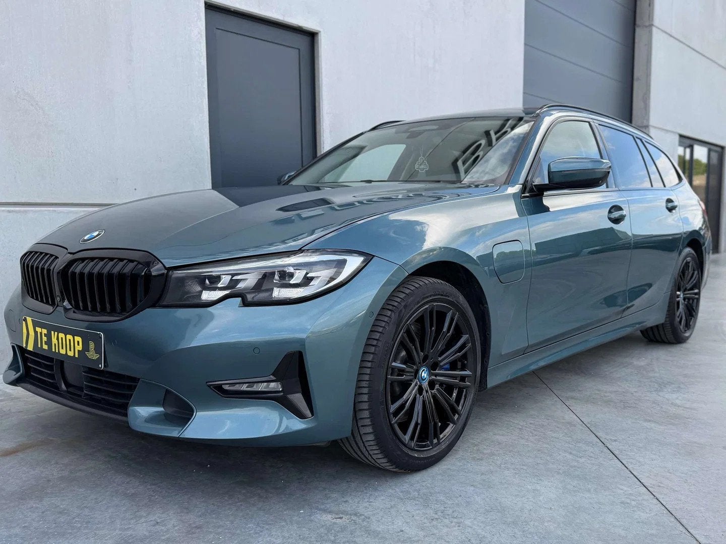 BMW 3 Serie 330 *Touring*PHEV*Pano*HarmanKardon*ACC*360*Tr, Automaat, Euro 6, 4 cilinders, Leder