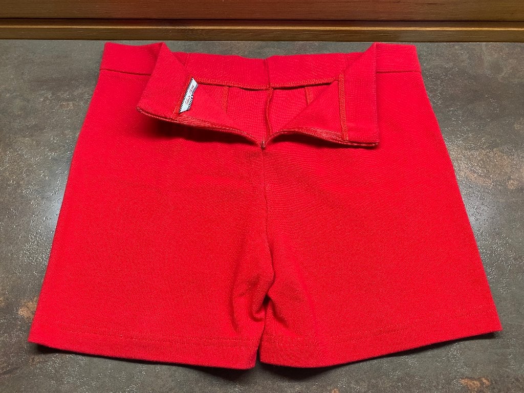 Dames short rood, Kort, Zo goed als nieuw, Rood, Ophalen