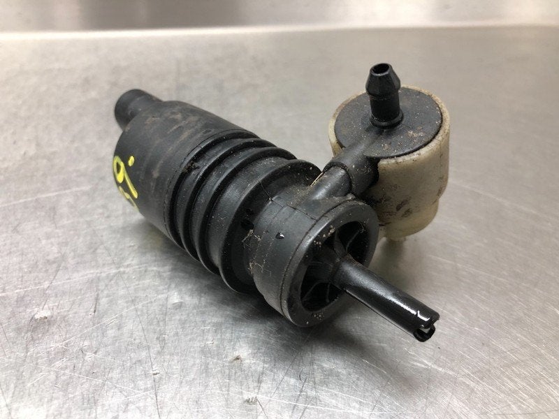 RUITENSPROEIERPOMP VOOR Colt (Z2 / Z3) (|2048660221|), Gebruikt, Mitsubishi