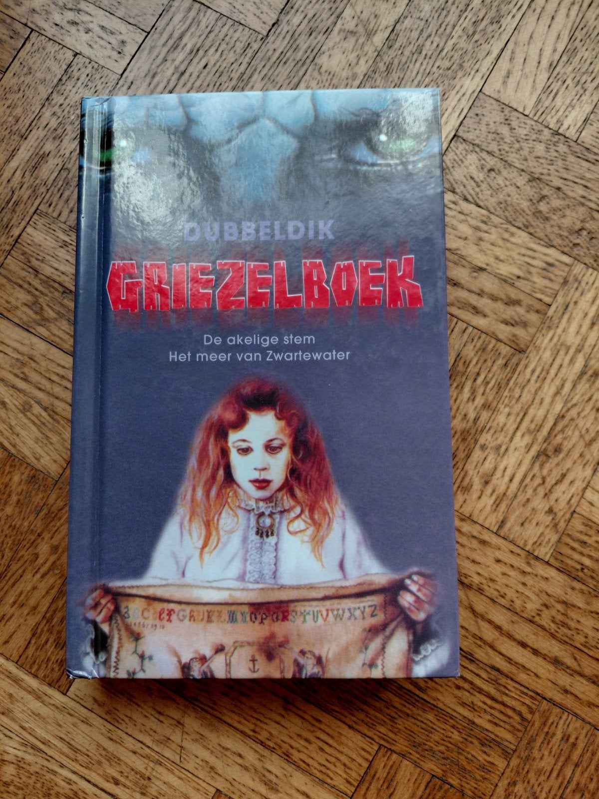 Dubbeldik griezelboek: 2 griezelverhalen in 1, Enlèvement ou Envoi, Utilisé