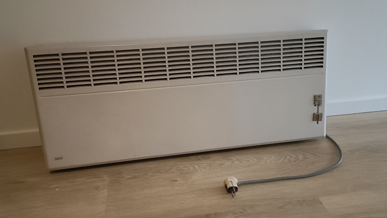 Elektrische verwarming AEG (2500 W), Doe-het-zelf en Bouw, Ophalen, 30 tot 80 cm, Gebruikt, Overige typen