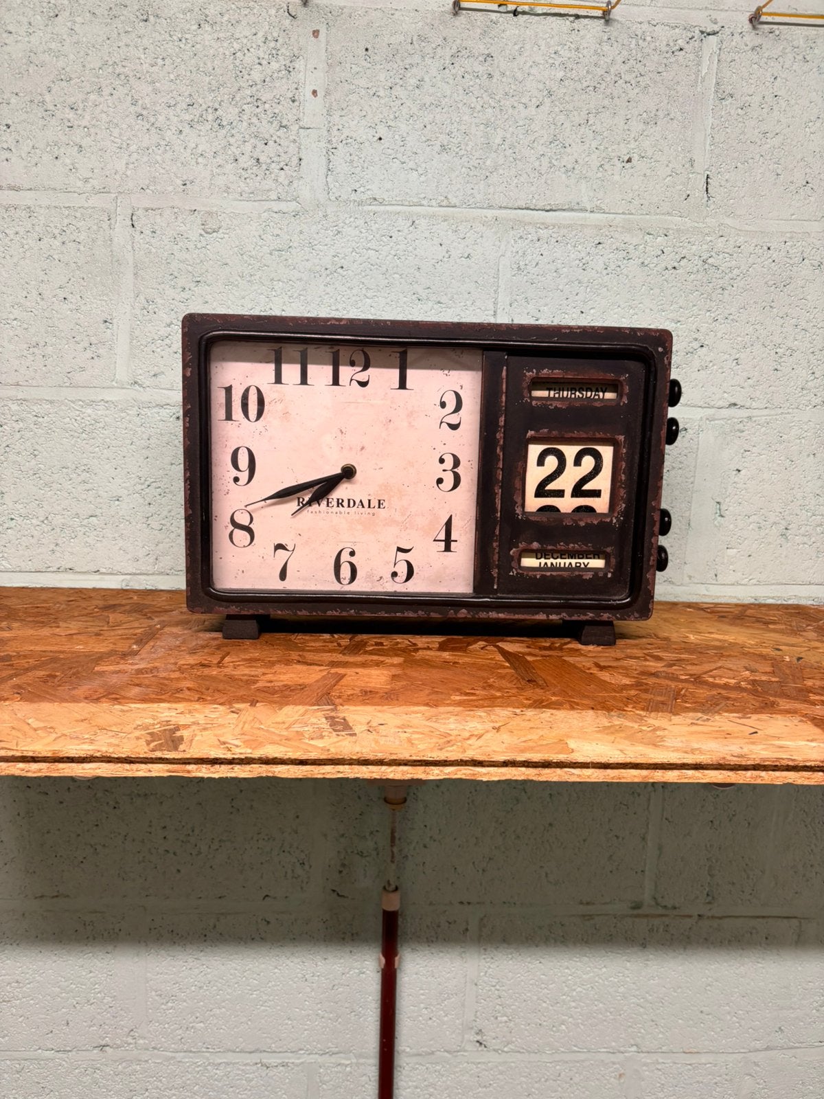 Mooie riverdale klok met datum aanduiding., Maison & Meubles, Accessoires pour la Maison | Horloges, Enlèvement, Comme neuf