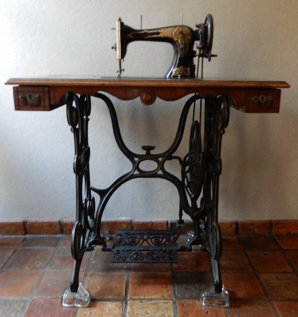 Machine à coudre J. van Haver avec étui, Enlèvement