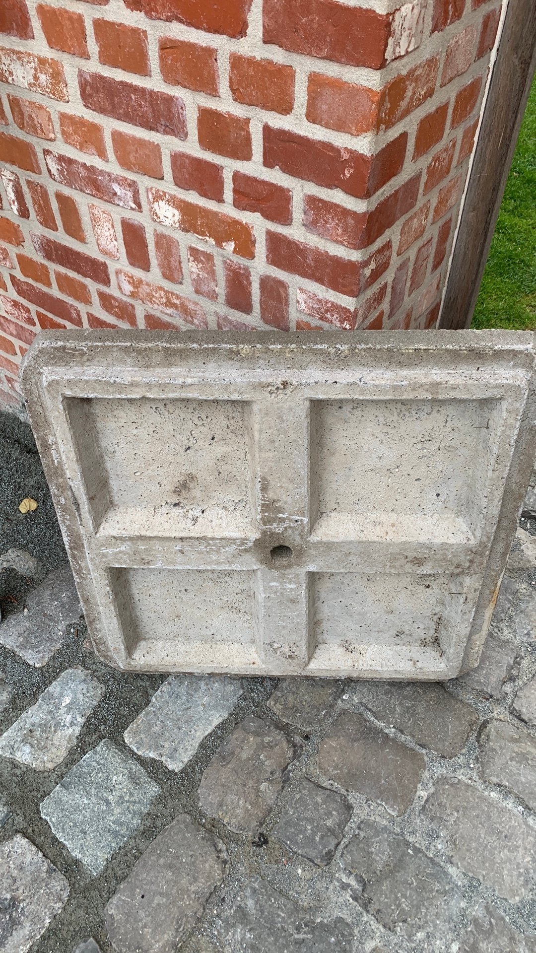 Beton deksel regenput/septische put, Tuin en Terras, Bloembakken en Plantenbakken, Zo goed als nieuw, Beton, Ophalen