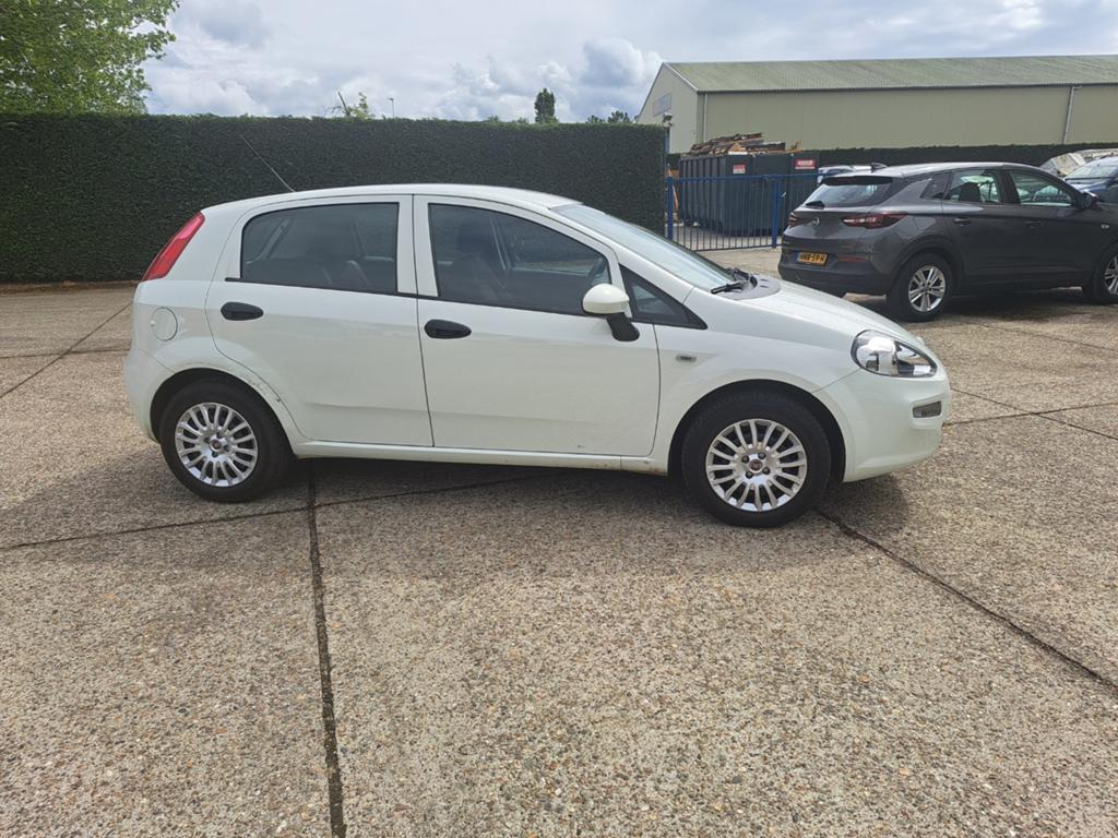 Fiat Punto 1.2 lounge uniek 8767km Gekeurd voor verkoop Car-, Voorwielaandrijving, https://public.car-pass.be/verify/0607-8970-0753