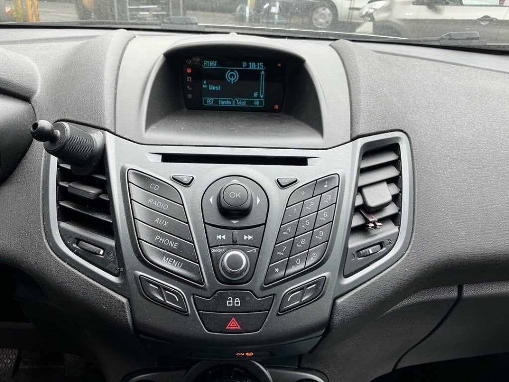 RADIO Ford Fiesta 6 (JA8) (01-2008/01-2018), Autos : Pièces & Accessoires, Henry-Ford-Straße  1
50735  Köln, DE, Ford-Werke GmbH