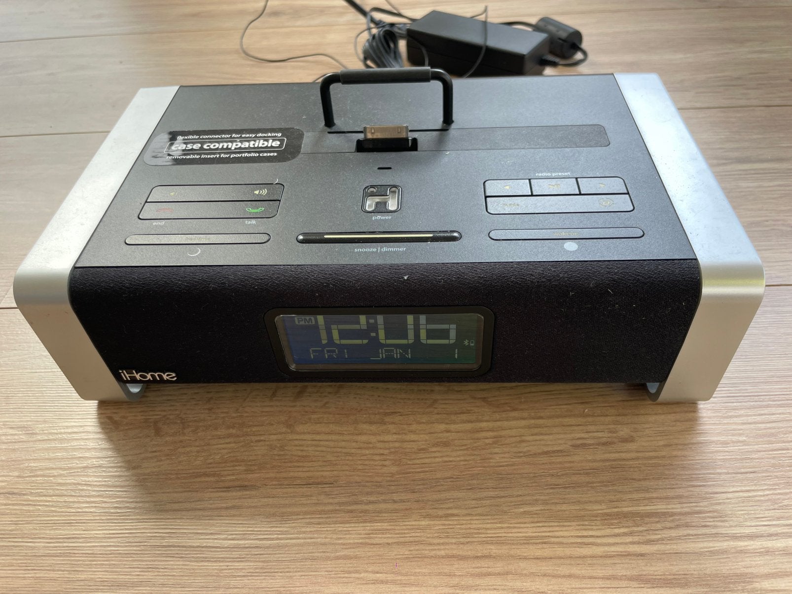 iHome iA100 Clock Radio Bluetooth (Ipad 3rd generation), Ophalen of Verzenden, Zo goed als nieuw, Digitaal