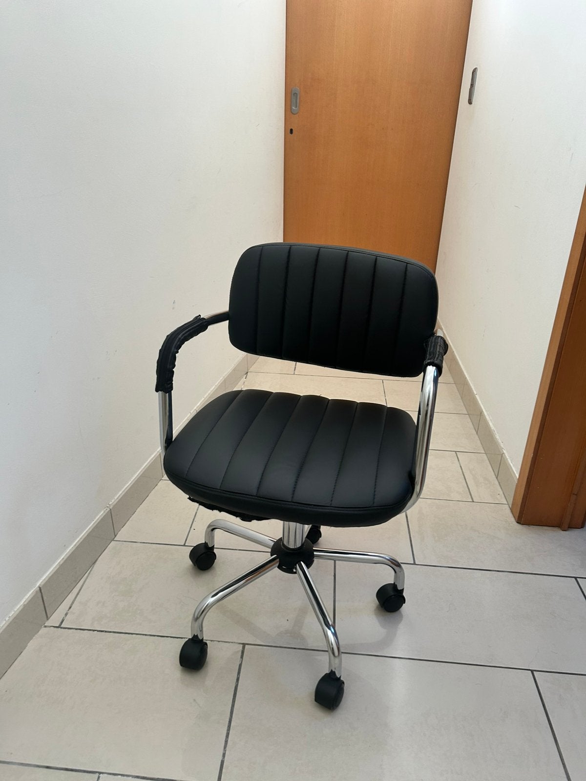 Zwarte leren bureau stoel op wieltjes, Ophalen, Gebruikt