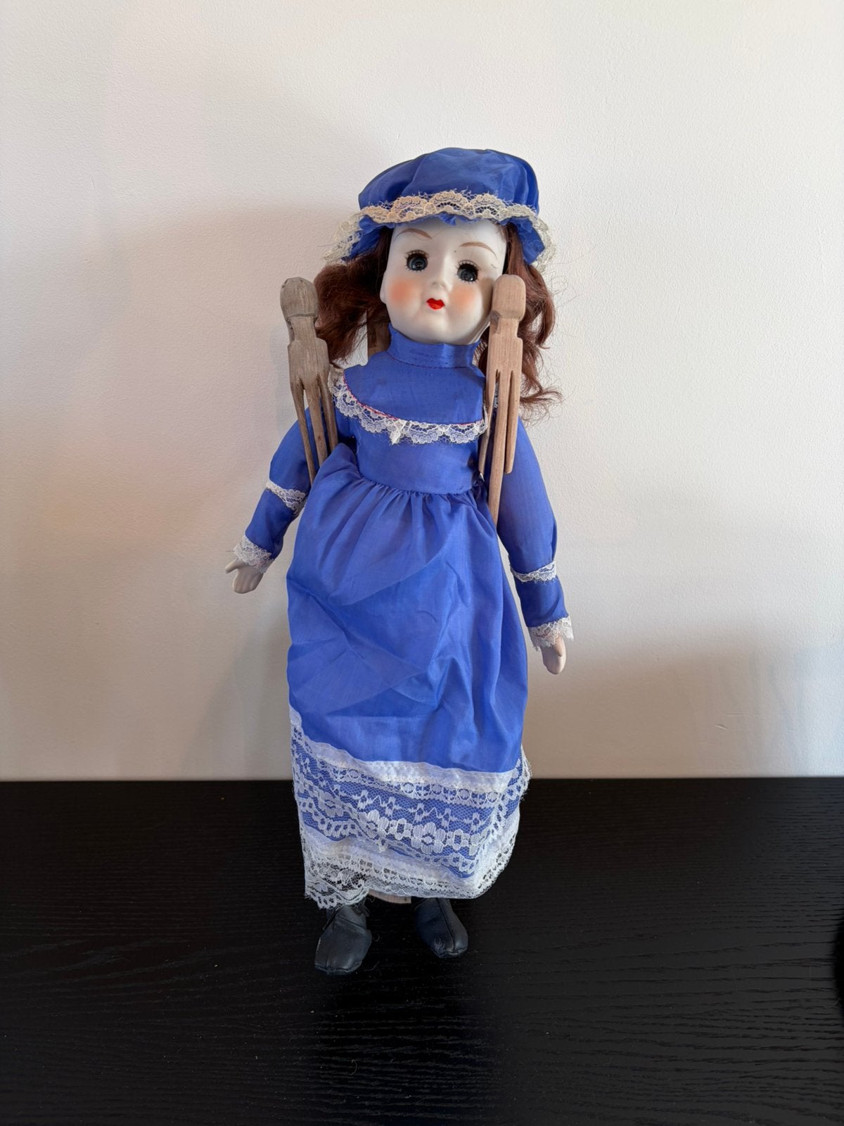 Jolie poupée de collection vintage, tête et mains en porcela, Verzamelen, Poppen, Ophalen of Verzenden, Zo goed als nieuw, Pop