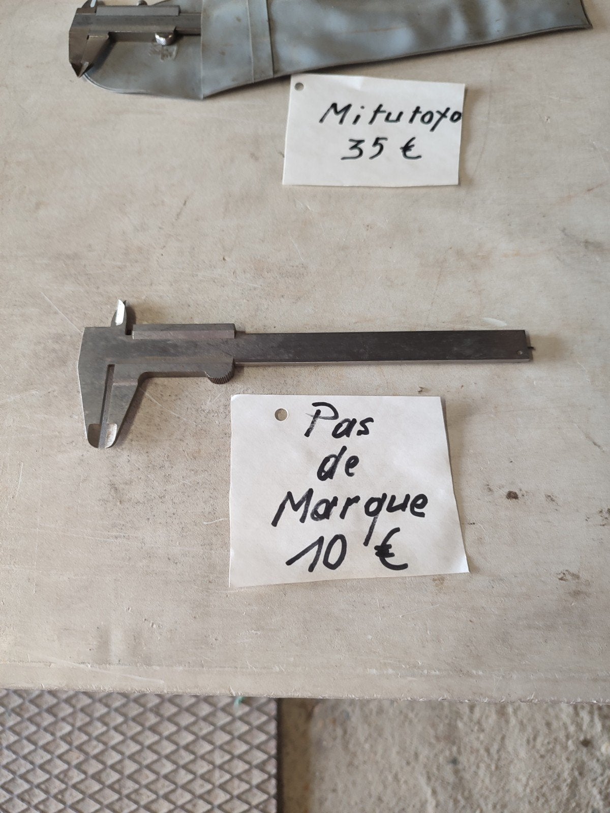 v 3 pieds à coulisse voir prix et marque sur photos, Doe-het-zelf en Bouw, Meetapparatuur, Ophalen