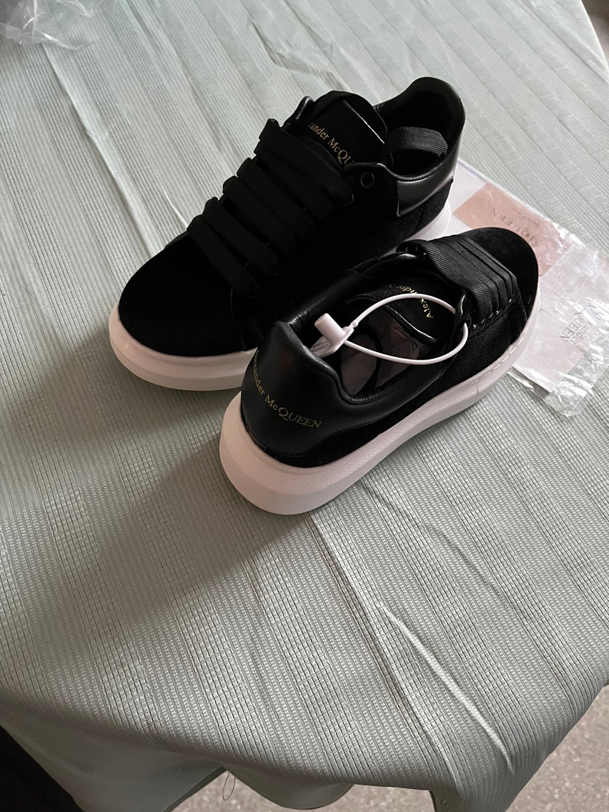 Alexander McQueen taille 36, Enlèvement, Neuf, Noir, Sneakers et Baskets