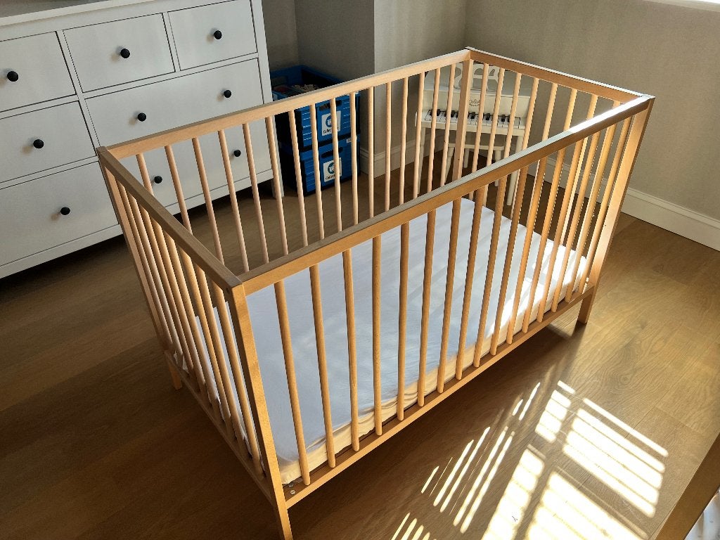 Baby bed inclusief matras, Kinderen en Baby's, Kinderkamer | Bedden, Gebruikt, Minder dan 140 cm, Minder dan 70 cm, Ophalen