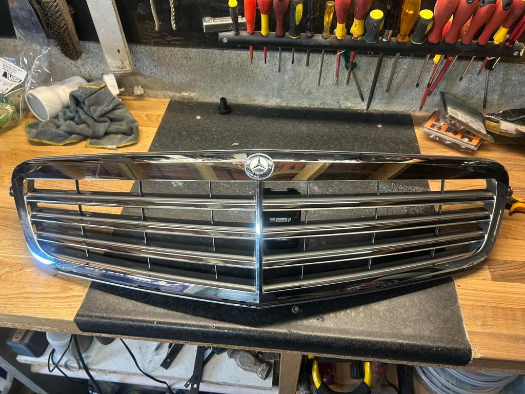 Calandre origine mercedes Classe E w212, Mercedes-Benz, Enlèvement, Utilisé, Capot moteur