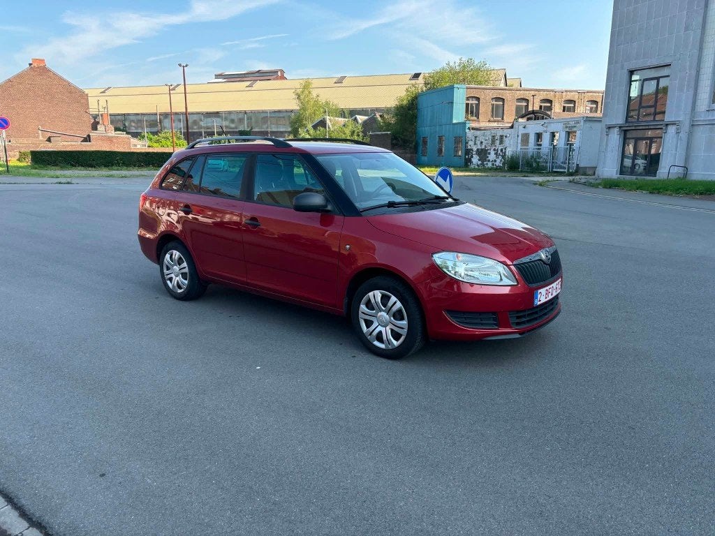 SKODA FABIA 1.2 ESSENCE 2015 FEUILLET ROSE, Rouge, Euro 5, Achat, Entreprise