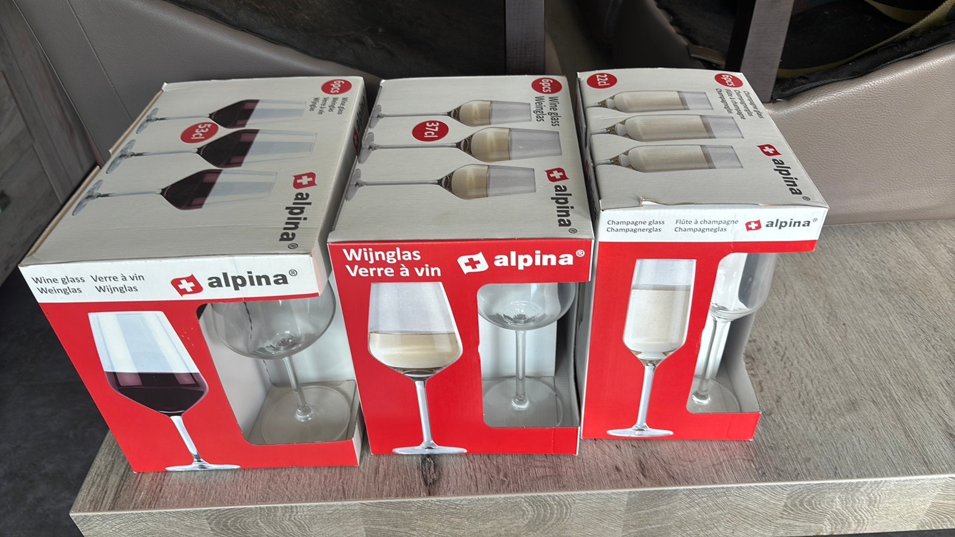 Witte en rode wijnglazen en cava glazen, Ophalen, Nieuw