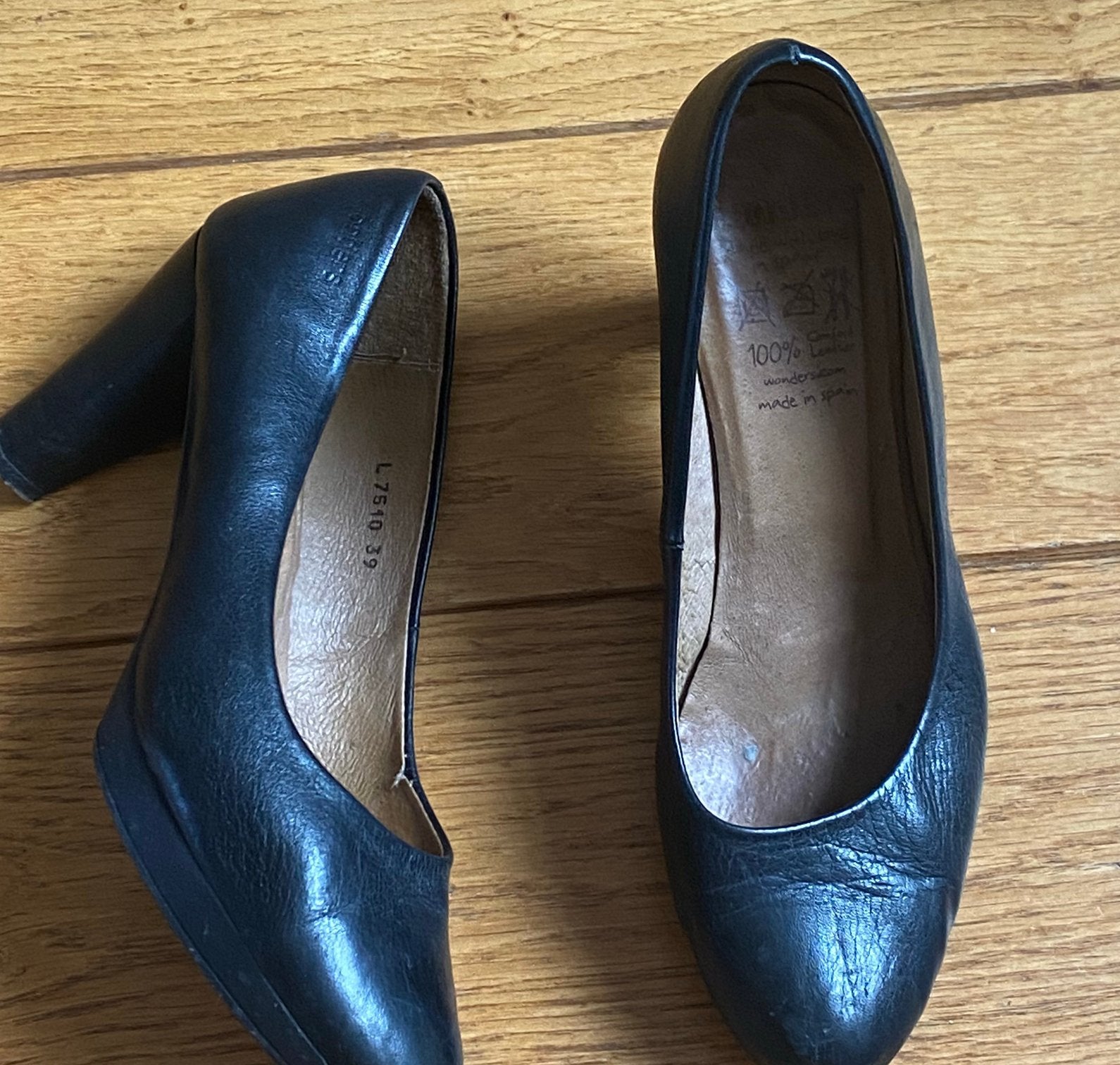 Chaussures en cuir à talons hauts Wonders dames taille 39, Enlèvement ou Envoi, Chaussures à haut talons, Porté, Noir