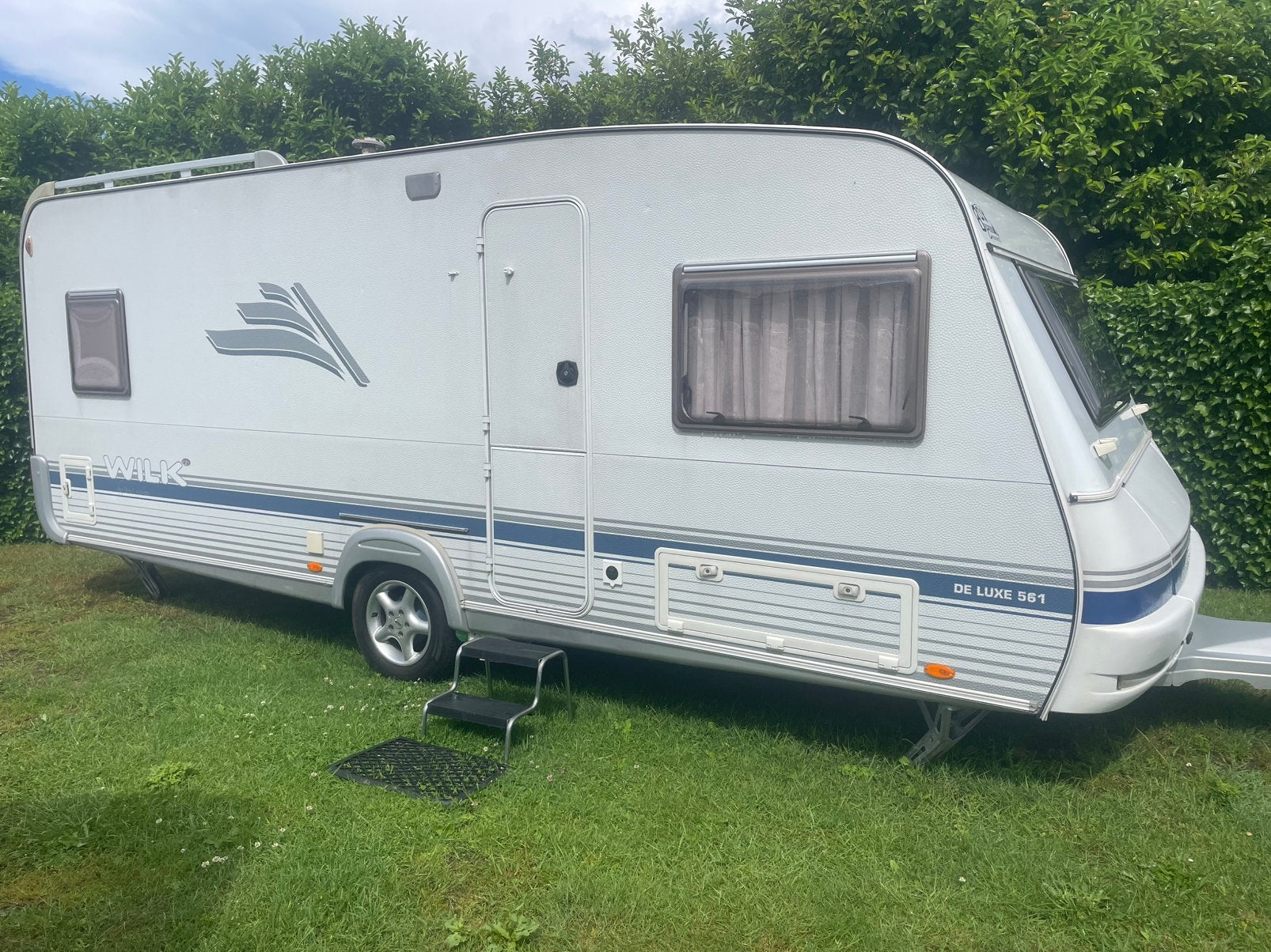 Grote caravan Wilk 561 De Luxe, Mover, douche, 250 cm breed, Rondzit, Bedrijf, Schokbreker, Wilk