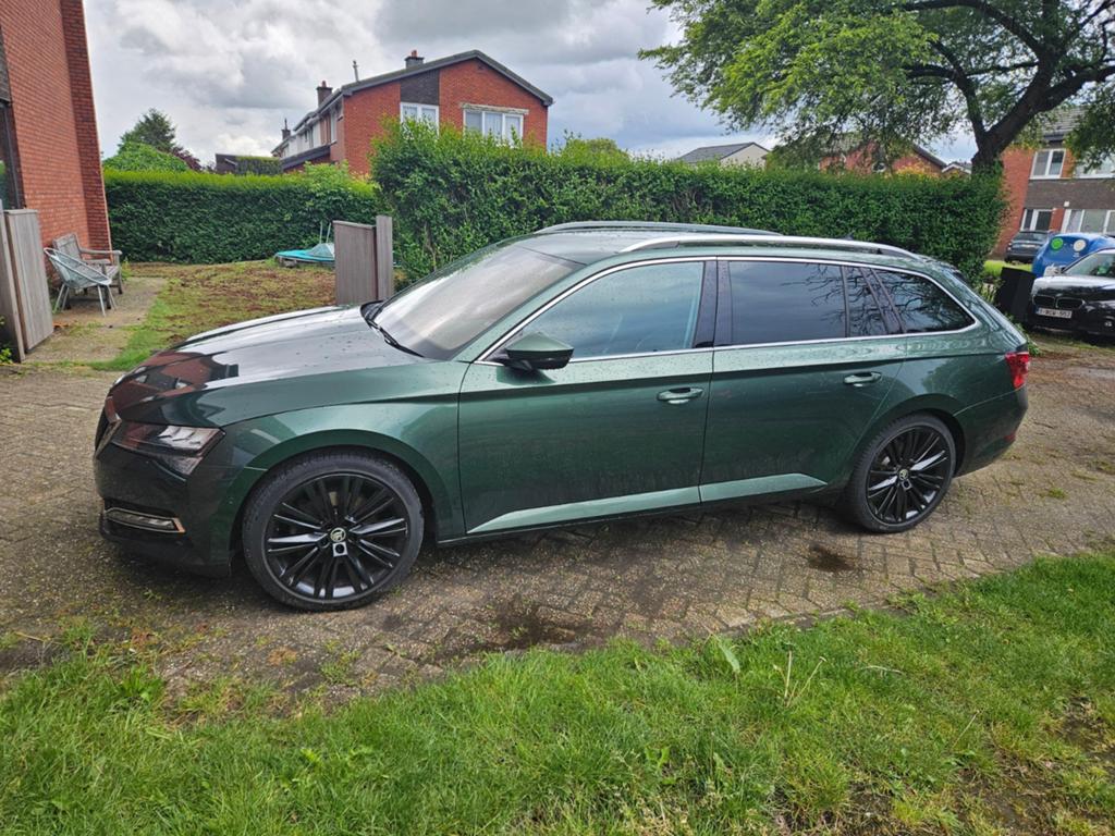 Skoda superb clever+, emerald green, 69000km, 21/5/2021, Auto's, Automaat, Dakrails, Particulier, Superb