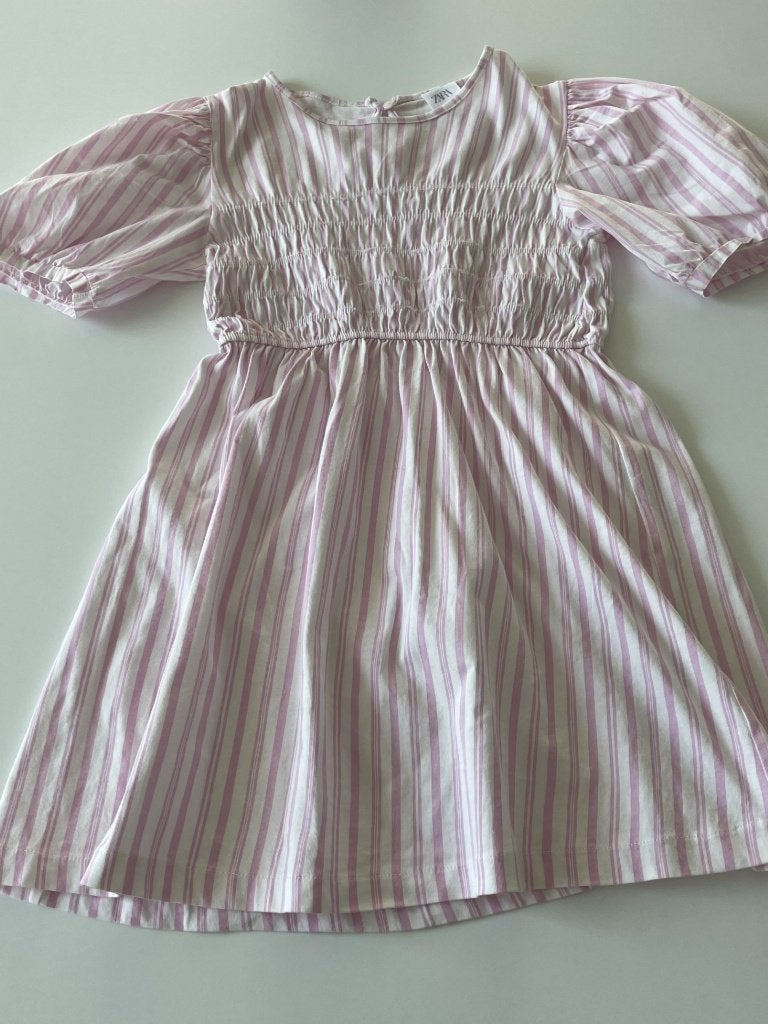 Roze/wit gestreept jurk maat 134, Kinderen en Baby's, Kinderkleding | Maat 134, Meisje, Ophalen of Verzenden, Zo goed als nieuw