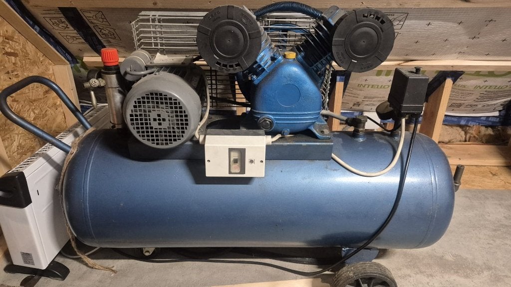 compressor, Doe-het-zelf en Bouw, 25 tot 100 liter, Ophalen, Gebruikt, Geluidgedempt