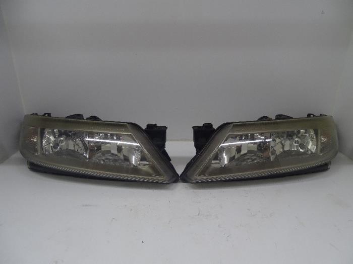 Kit phares gauche + droite d'un Renault Laguna, Renault, -, 3 mois de garantie, Utilisé