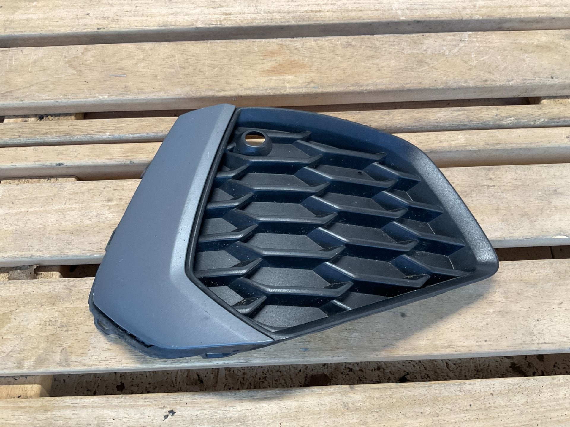 Calandre de pare-chocs Audi A3 S3 8Y Sline S-LINE 2020 2024, AUDI AG, Auto-Union-Strasse 1
85045  Ingolstadt, DE, Audi, Utilisé