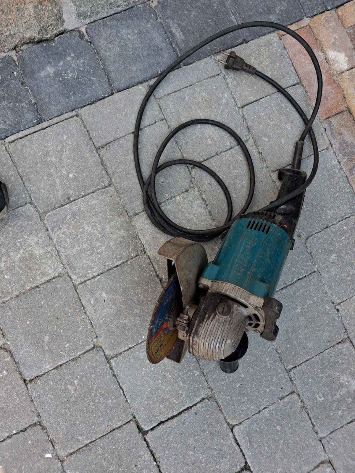 Makita grote slijpmolen, Ophalen