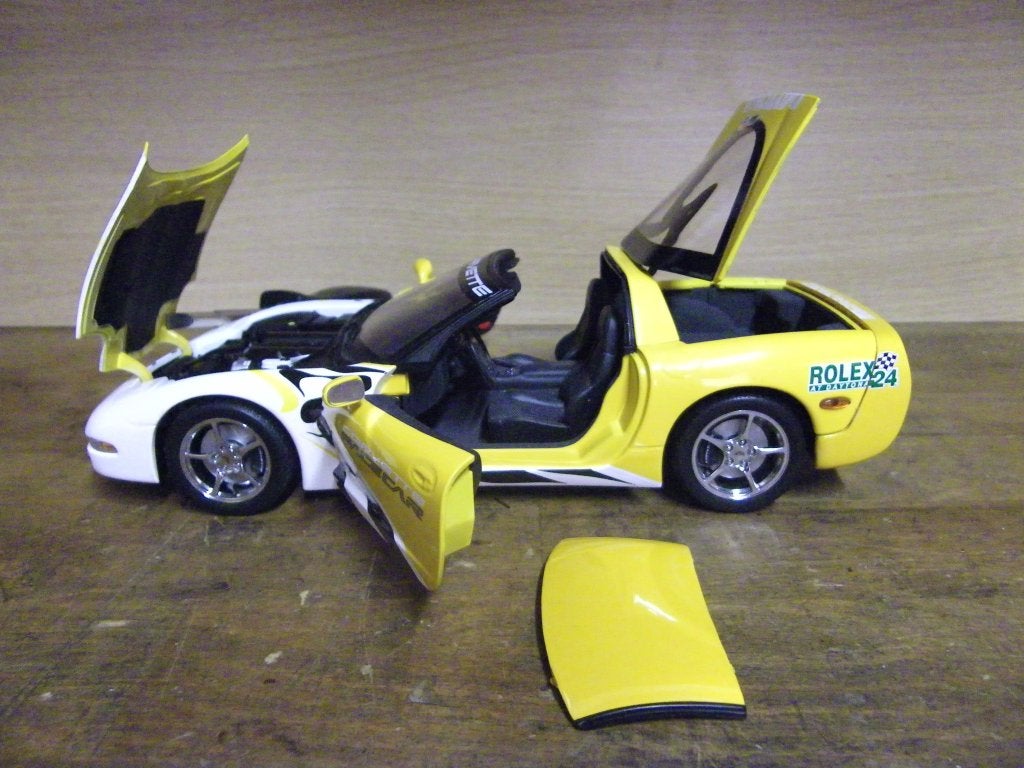 1:18 UT Models 30041 Chevrolet Corvette pace car Rolex 2000, Hobby en Vrije tijd, Modelauto's | 1:18, Ophalen of Verzenden, Gebruikt