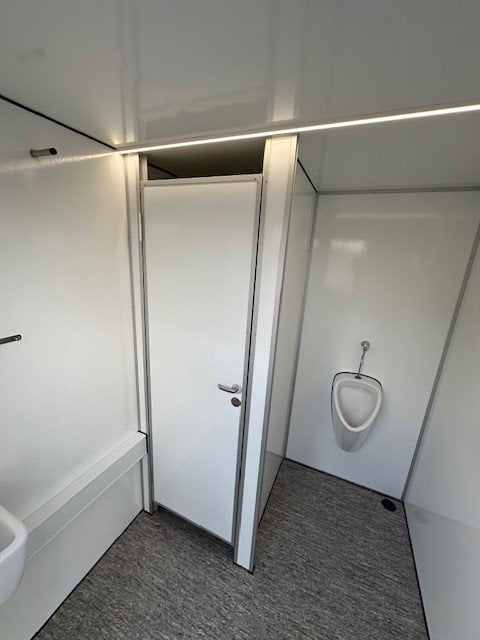 Bjr 2026 nieuwe mobiele toiletwagens alle types stock, Hobby en Vrije tijd, Ophalen