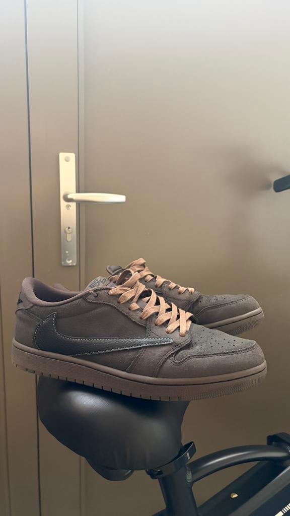 Travis Scott x Air Jordan 1 Retro Low maat 43, Enlèvement, Comme neuf