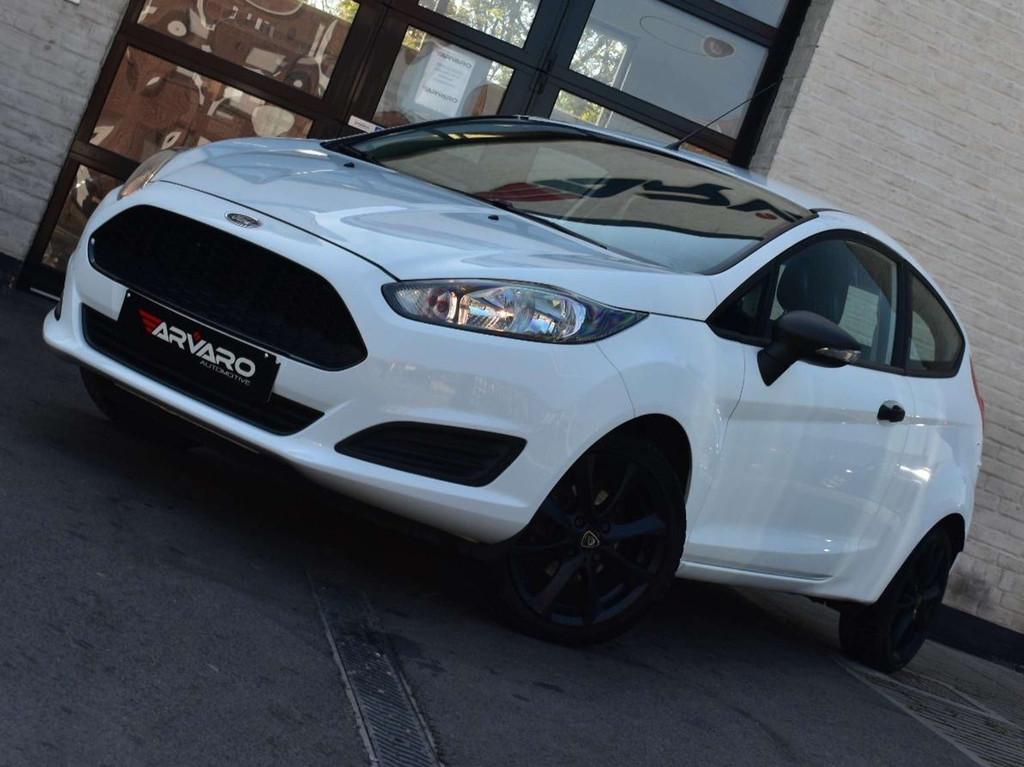 Ford Fiesta 1.25i SYNC / Airco / Alu Velg / Topstaat / Garan, Voorwielaandrijving, Stof, Gebruikt, 4 cilinders