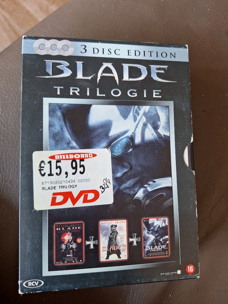 Blade dvd box, Ophalen