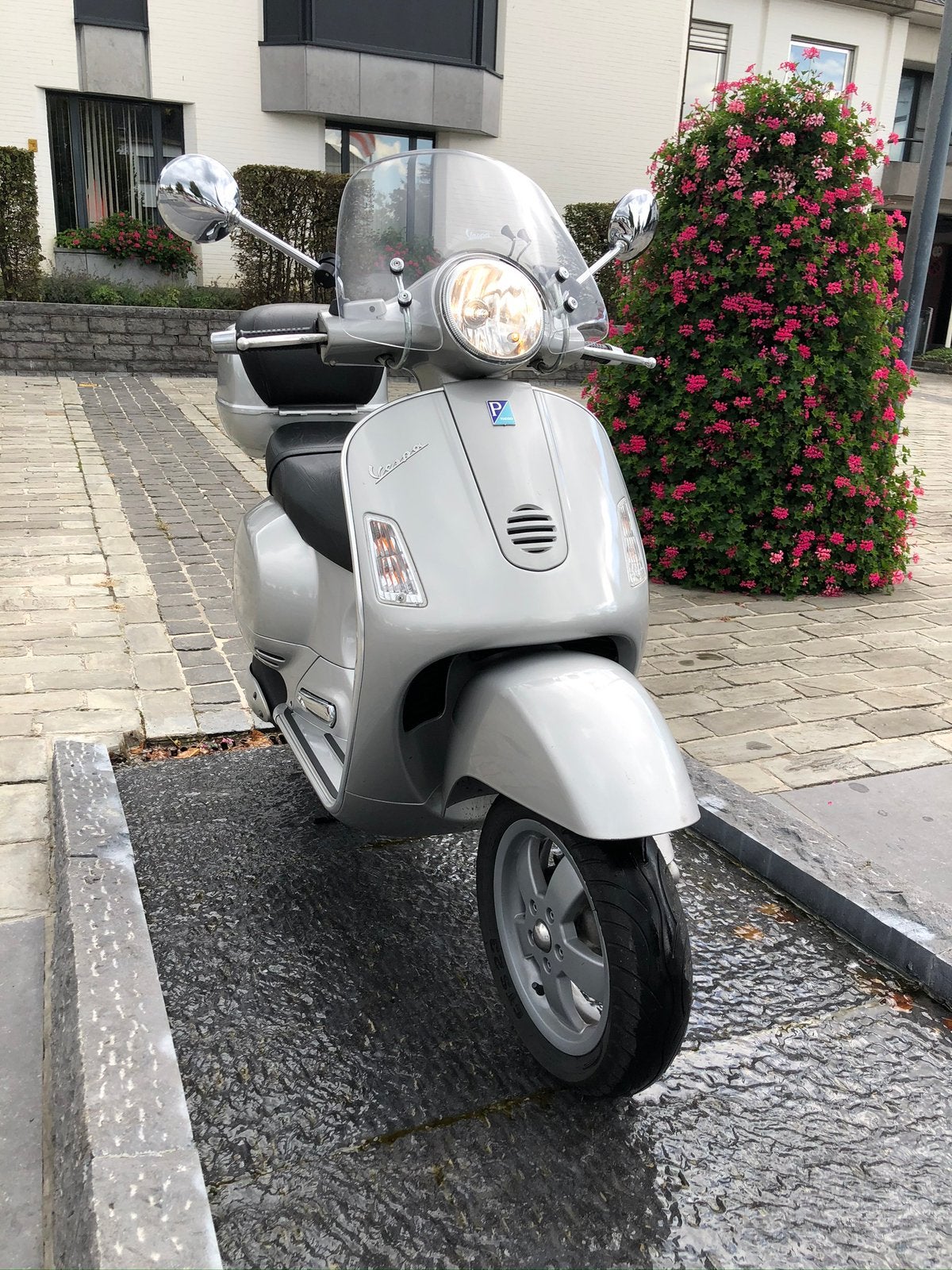 Vespa 200 granturismo, Fietsen en Brommers, Brommers | Vespa, Ophalen, Zo goed als nieuw