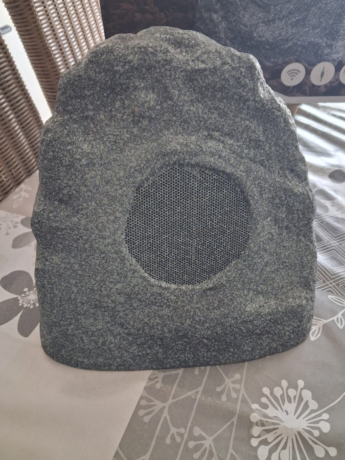 heel mooi bluetooth speaker in Rotsvorm!, Bluetooth, Ophalen