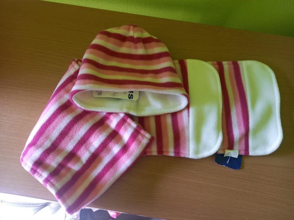 baby muts en sjaal. Nieuw, Ophalen of Verzenden, Nieuw, Setje