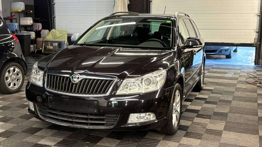 Skoda Octavia BENZINE bj2013 189700KM MANUEEL, Euro 5, 4 cilinders, Zwart, Bedrijf