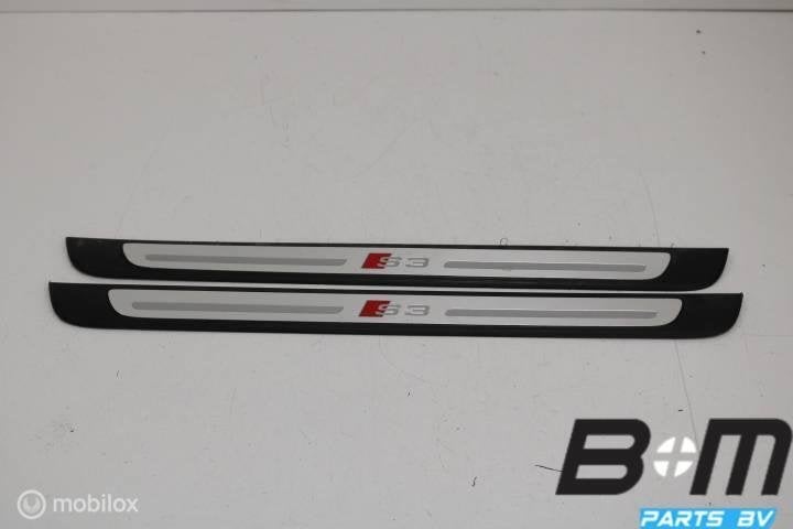 Set instaplijsten voorzijde Audi S3 8V 8V4853491D, Utilisé