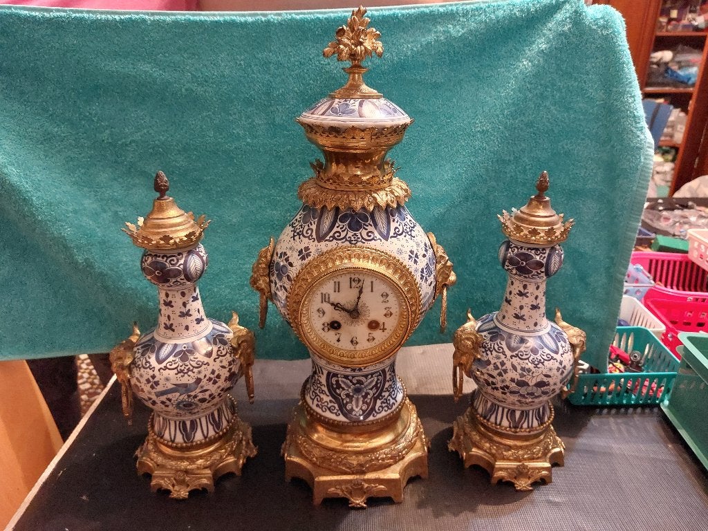 Ancienne garniture de cheminée en faïence et laiton 3 pièces, Antiquités & Art, Enlèvement