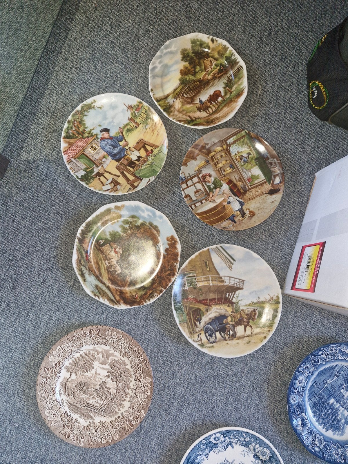 Mooie verzameling decoratieve borden en vaas – vintage, Ophalen