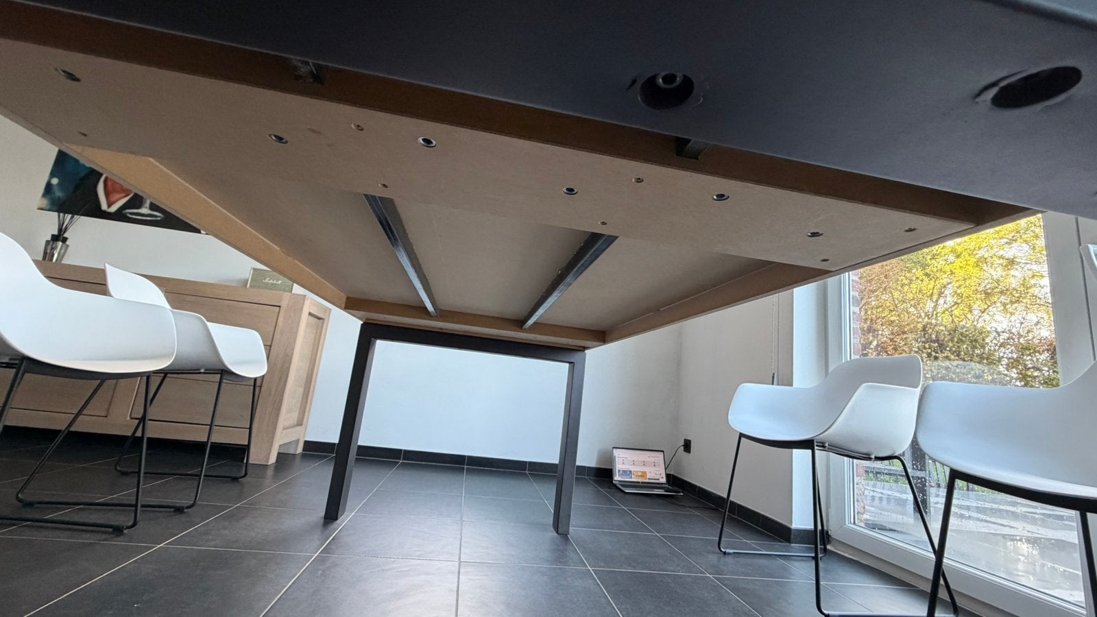 Lichtgrijze betonnen eettafel, Huis en Inrichting, Ophalen, Zo goed als nieuw