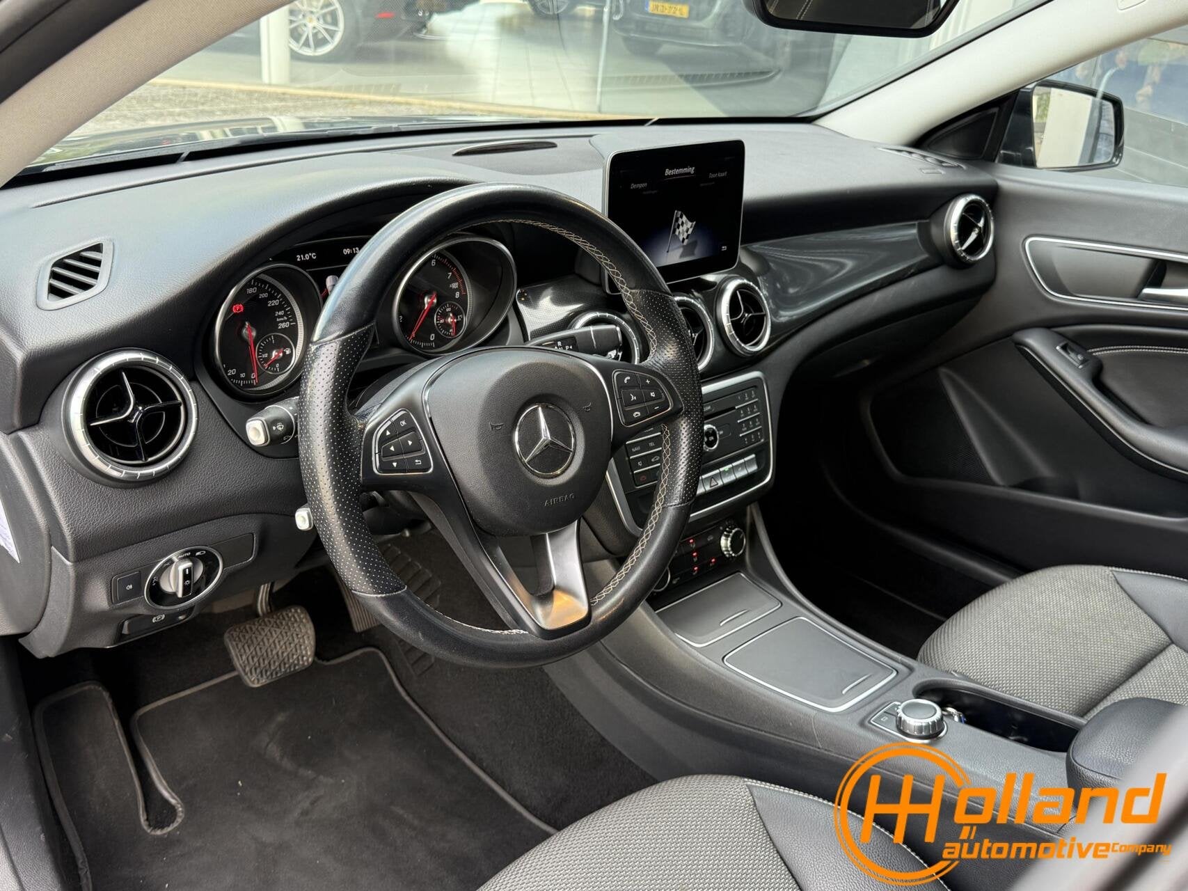 Mercedes CLA-klasse 180 Sport Edition Limited, 122 pk, 4 cilinders, 715 kg, Leder en Stof