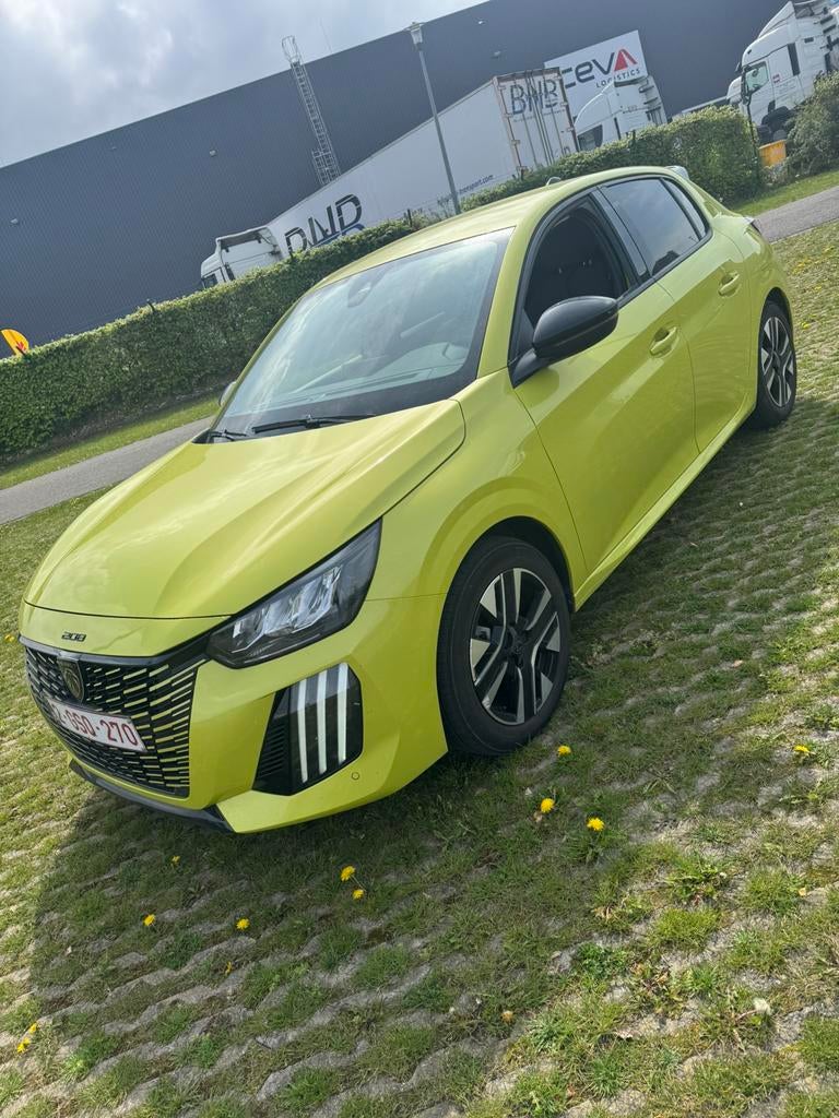 Peugeot 208 hybride état neuf modèle 2025, Autos, Achat, 4 portes, Jaune, Noir