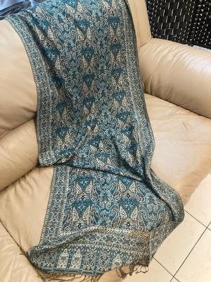 Écharpe Pashmina., Enlèvement, Écharpe