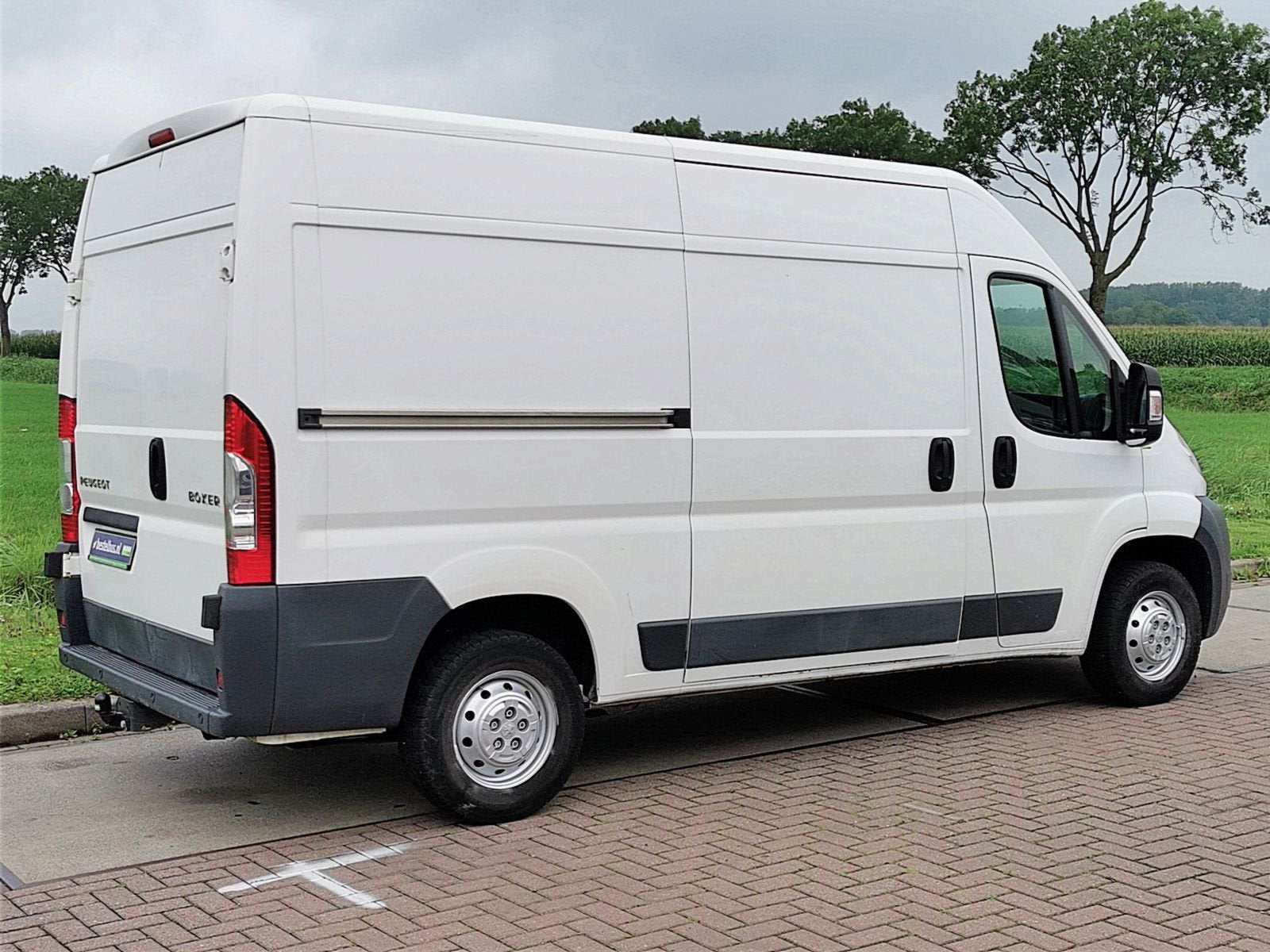 VERHUUR : PEUGEOT BOXER + CHAUFFEUR BESCHIKBAAR!