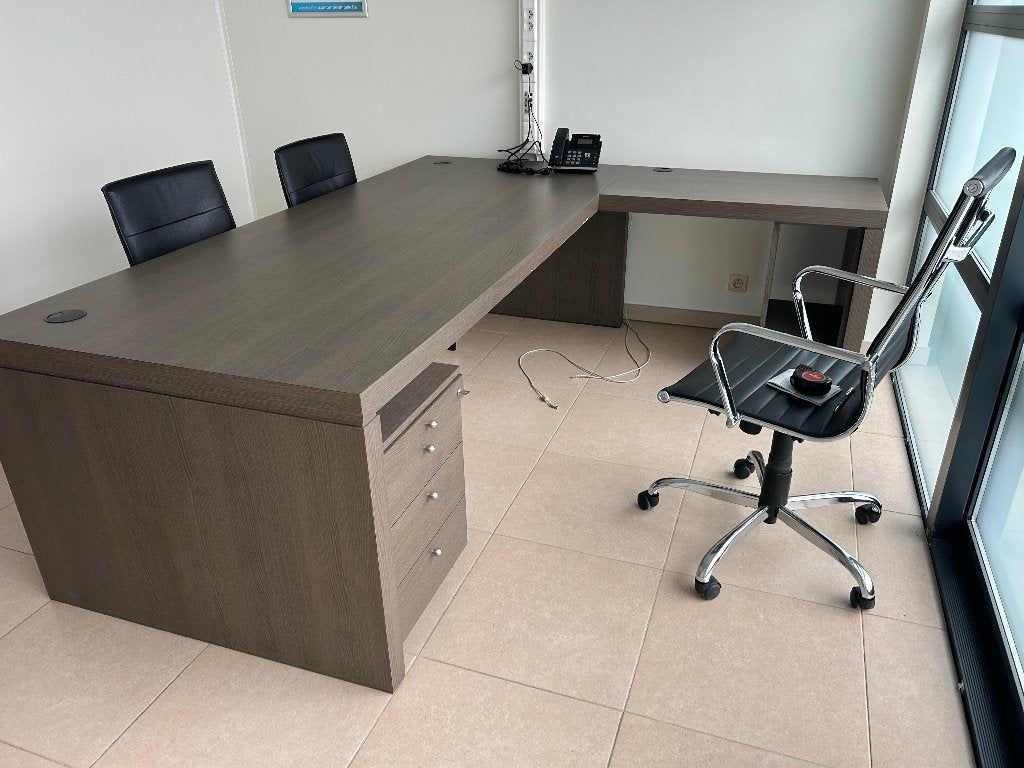 grand bureau professionnel gris-brun, Maison & Meubles, Bureaux, Comme neuf, Bureau d'angle, Moderne, Brun, Avec tiroirs, Enlèvement