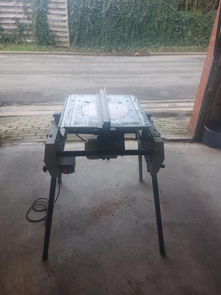 Zeer mooie flip top Elu zaagmachine, Ophalen