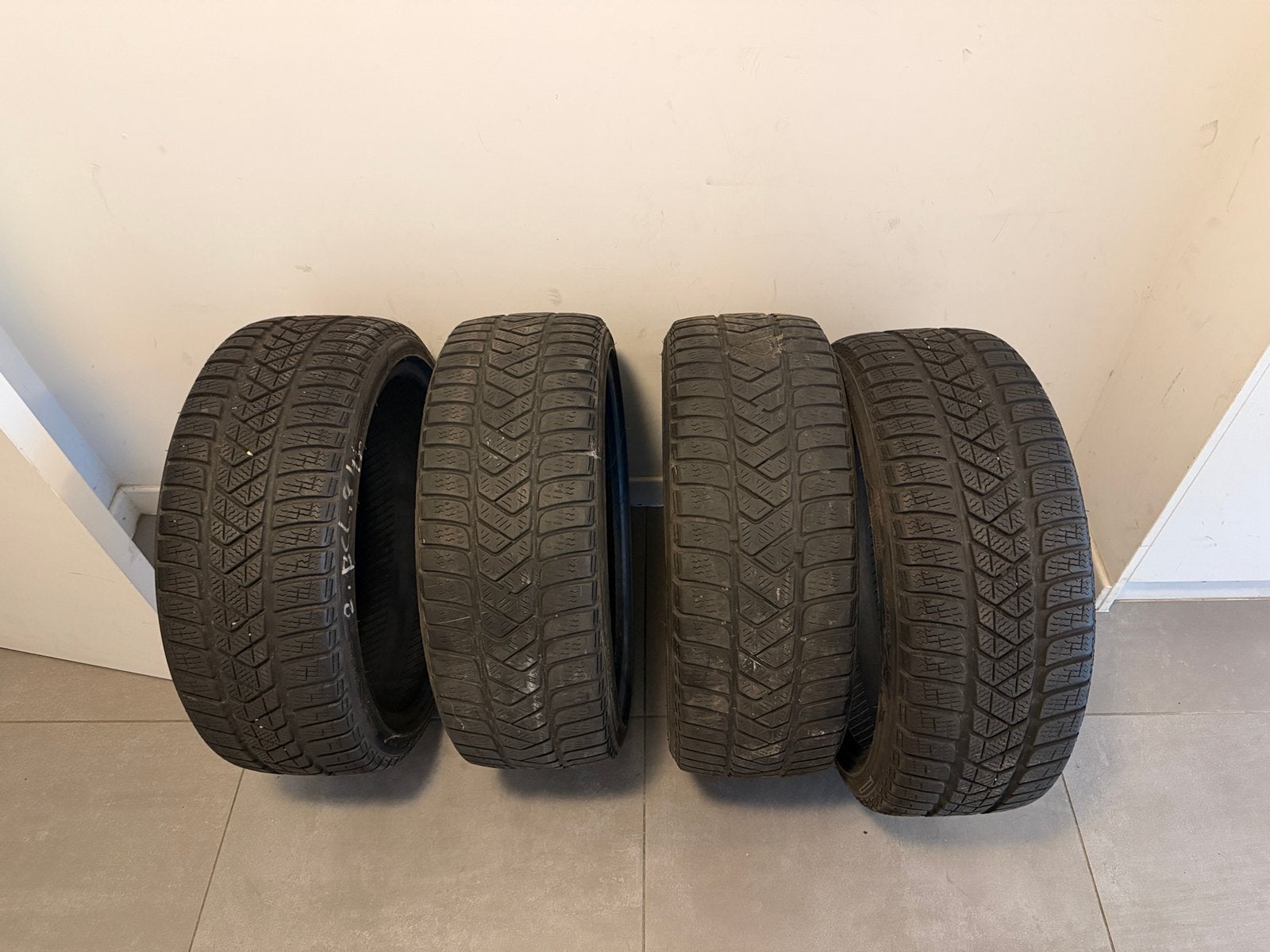 Pneus d'hiver Pirelli 205/40/R18, Autos : Pièces & Accessoires, Enlèvement, Pneus hiver